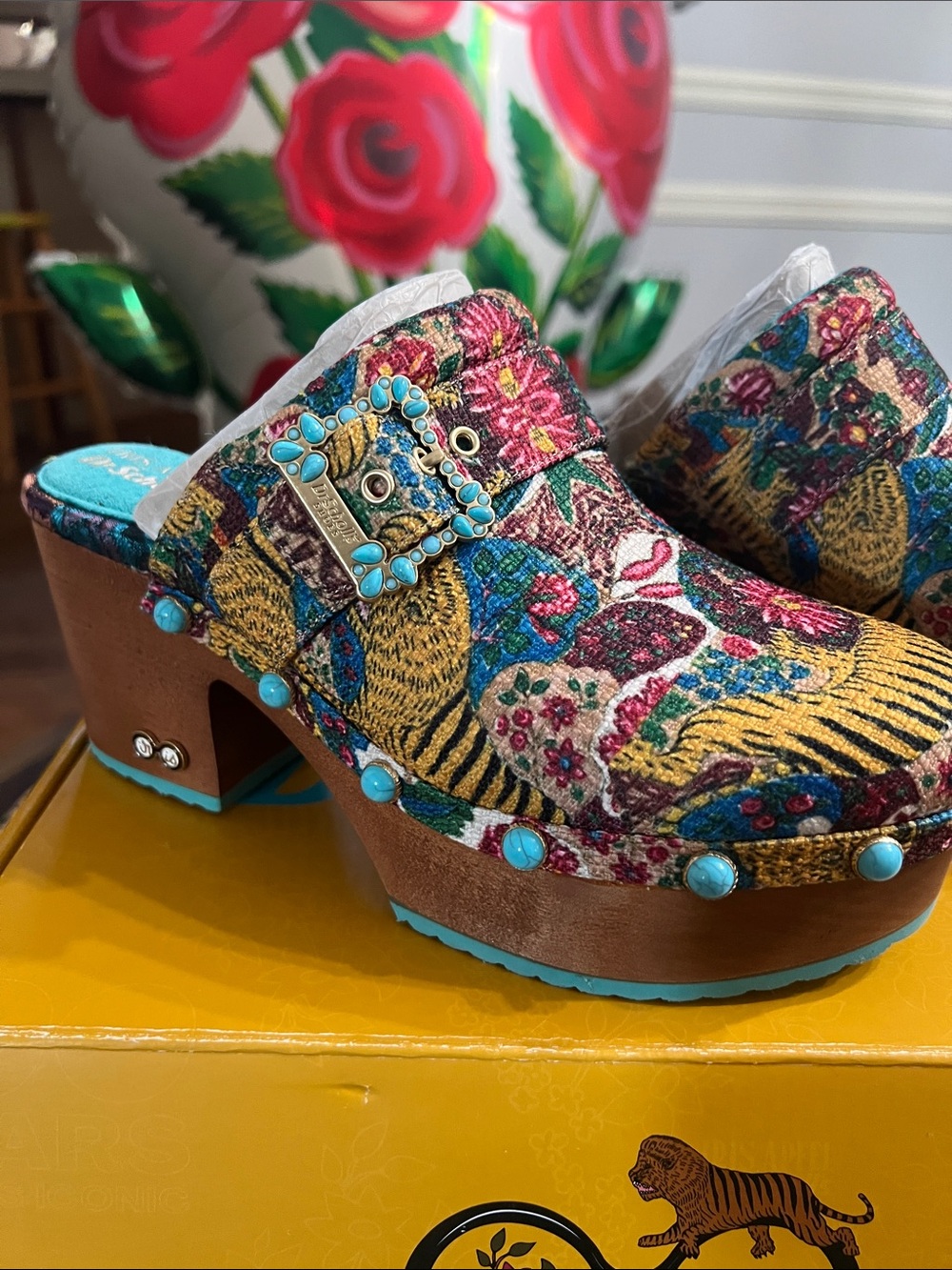 Dr. Scholl's Multicolor JOY Tapestry Platform Clogs - Picture 3 of 16